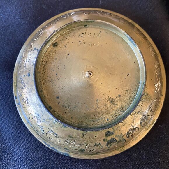 Vintage Solid Brass Etched Floral Design Lidded Bowl. Altar. Decor. India. - Picture 6 of 8